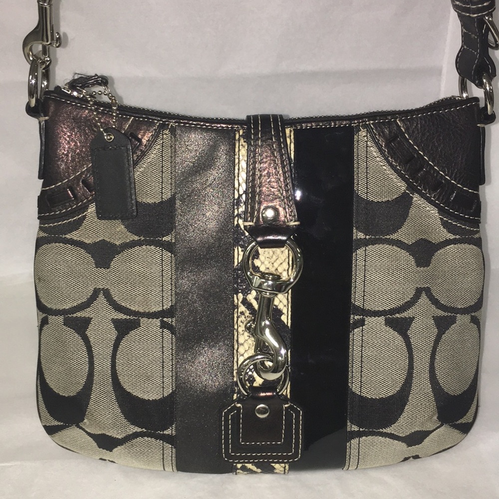 AUTHENTIC COACH PURSE - Picture 2 of 8